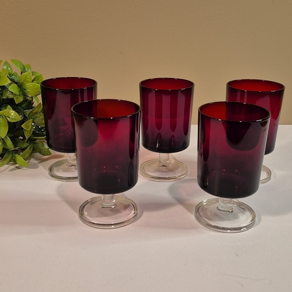 LUMINARC Cavalier Ruby Red Footed Wine/Cordial Glasses, France, Set of 5